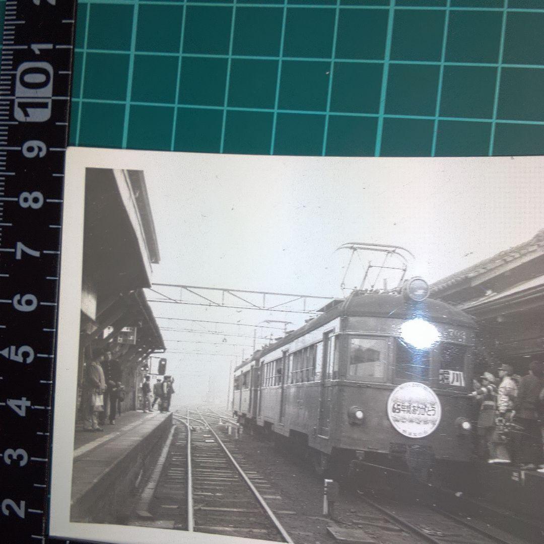 鉄道２ 白黒鉄道写真 混雑した駅の電車