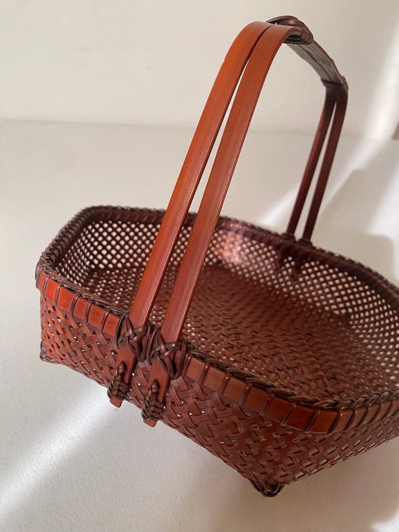 京都　祇園　西河　手付き竹籠