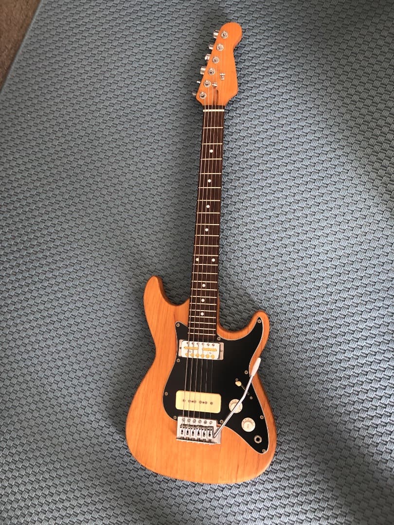 LOLLAR ローラー ゴールドフォイル　ショートスケール　トラ杢ネック