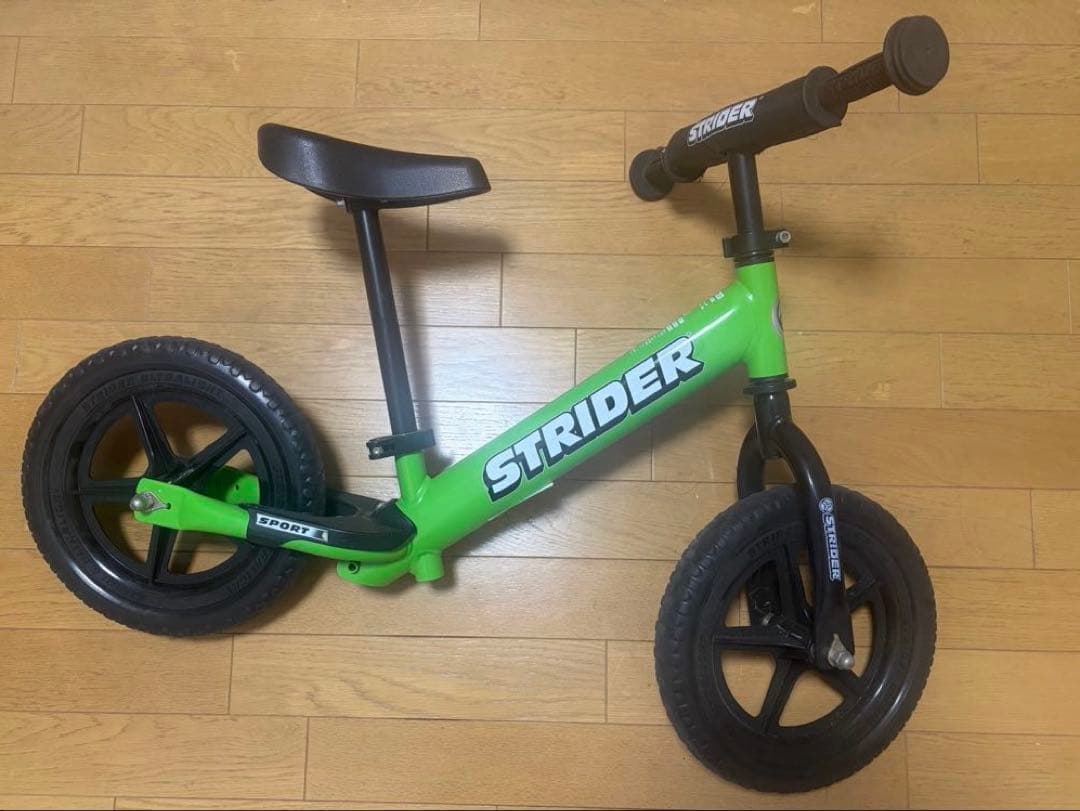 しら　STRIDER 12 Sport グリーン ストライダー