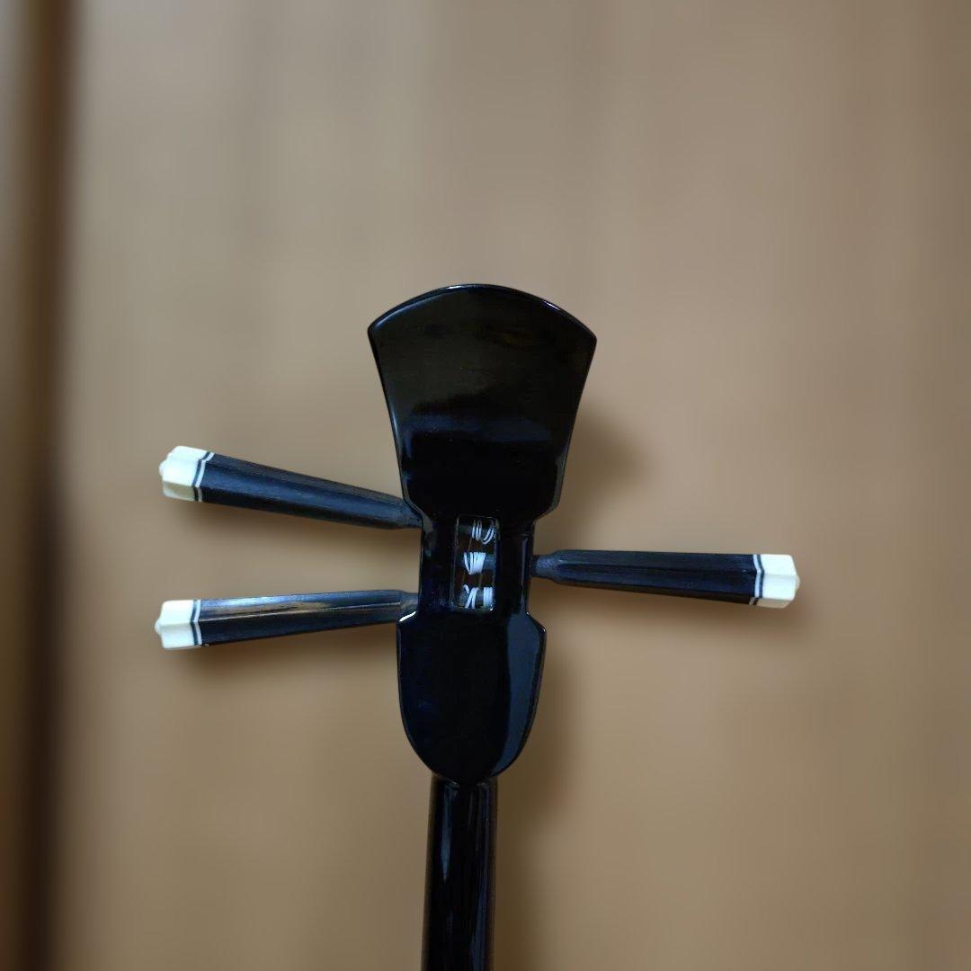 沖縄三線 本蛇皮 強化張 真壁型 爪付 ハードケース付 ウマ（駒）付