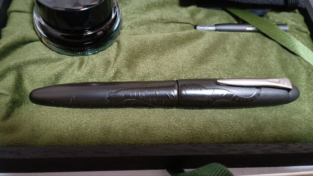 プラチナ 万年筆 出雲 「漆黒 竹林群虎図」(優秀レア個体)(新品)