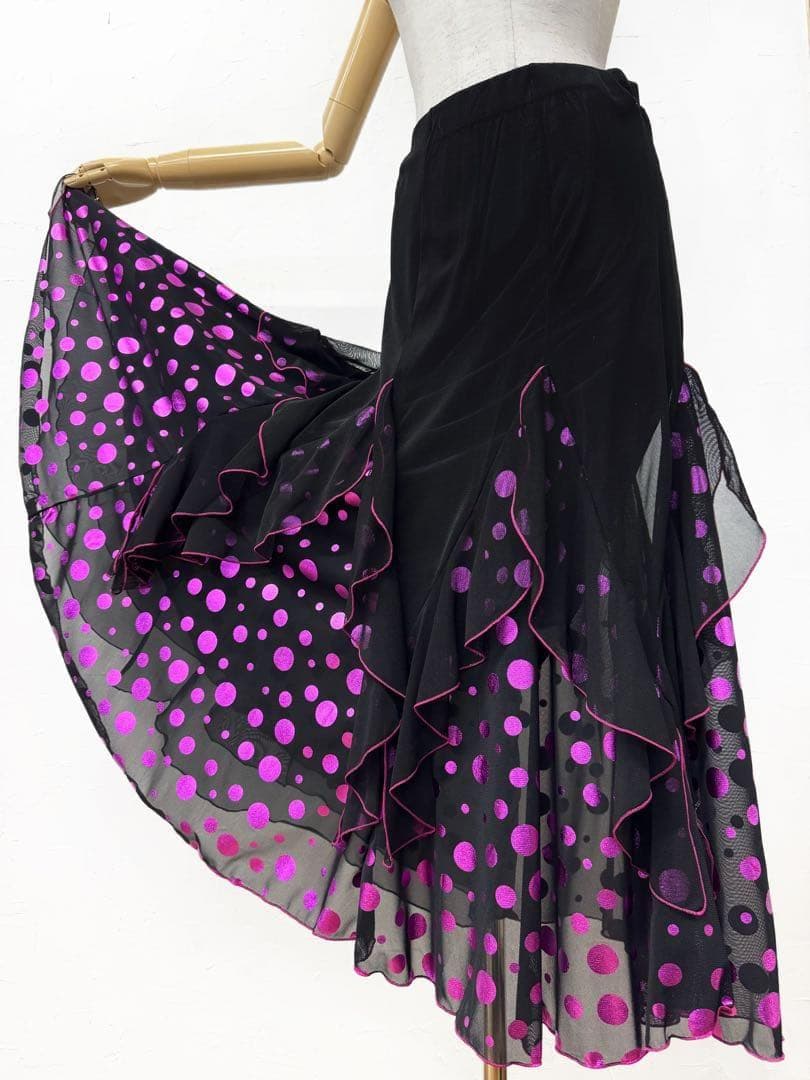 【大人カワイイ】新品　ピンクの水玉　社交ダンス用フリルスカート 黒ｍ253