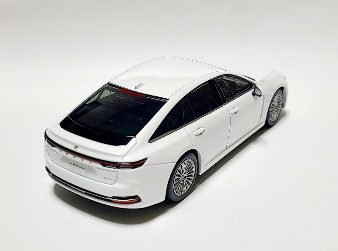 トヨタ クラウン セダン カラーサンプル