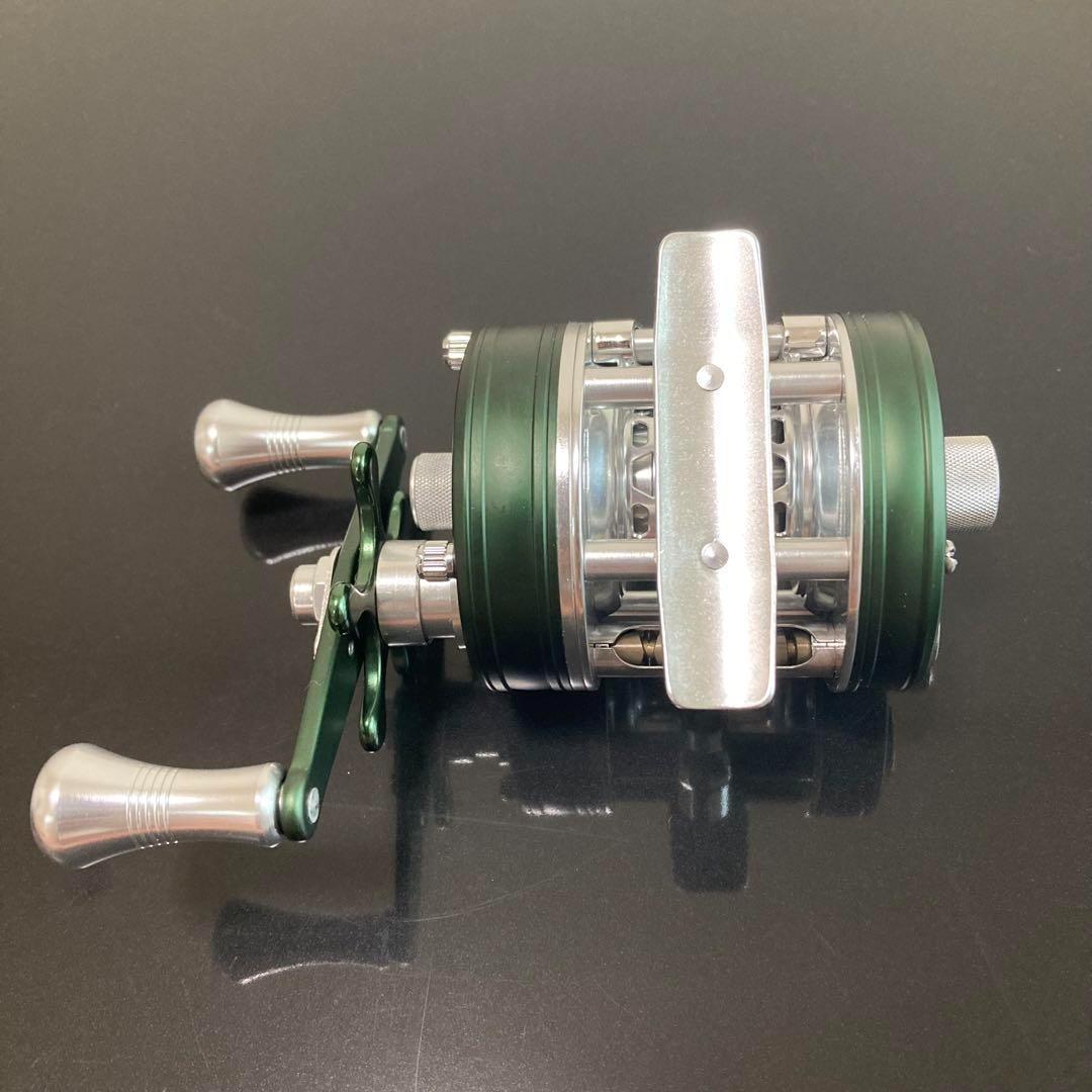 【新品】渓流ベイトリール 丸型リール トラウト用 シルバー／グリーン