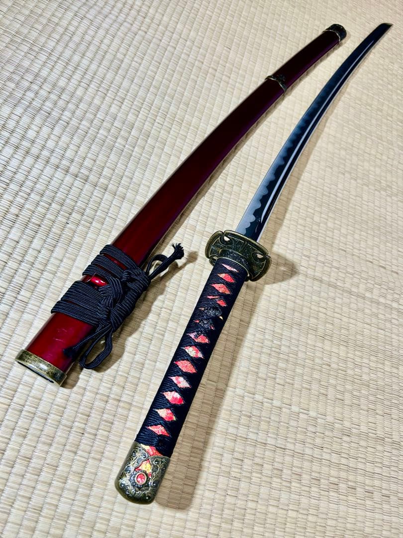 模造刀 太刀　※赤い鞘で刀身に樋のある刀！