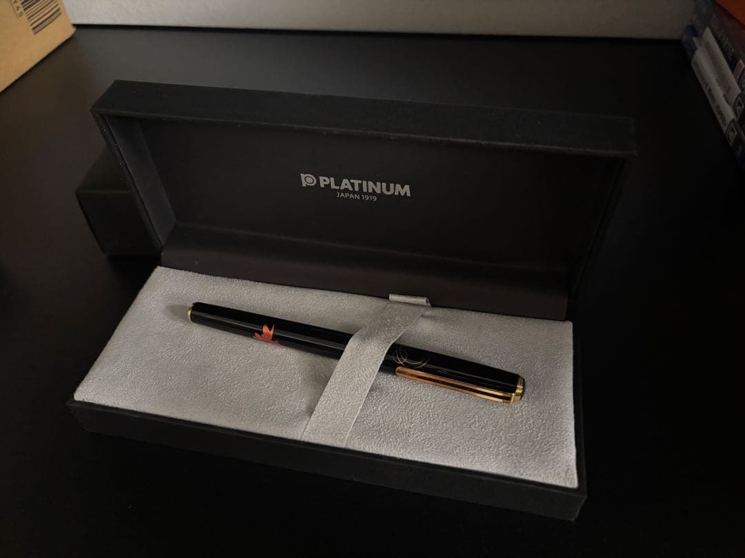 PLATINUM 万年筆 黒 金色装飾