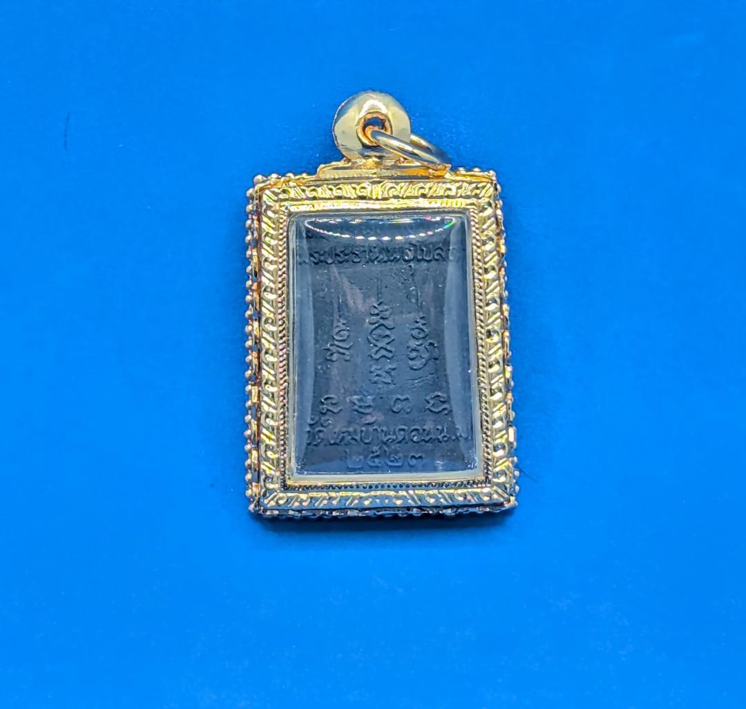 タイお守り　プラクルアン　ルアン・ポークン　ソムデット　2523年　(012)