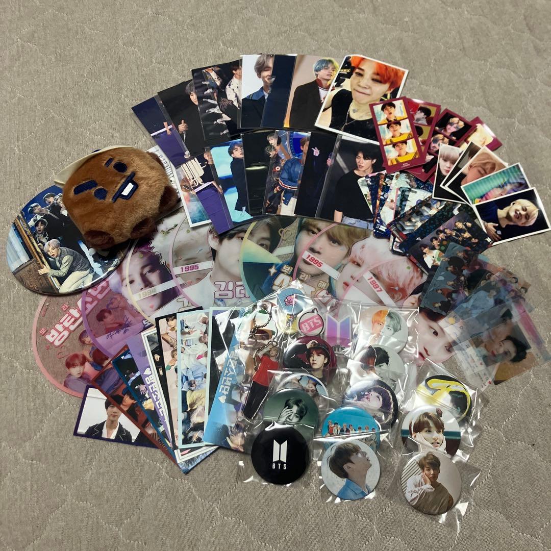 BTS非公式グッズ うちわ.シール.トレカ.缶バッチ.写真. shookyぬい