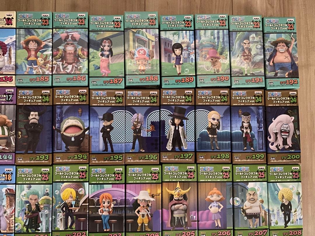 ワンピース　ワールドコレクタブルフィギュア