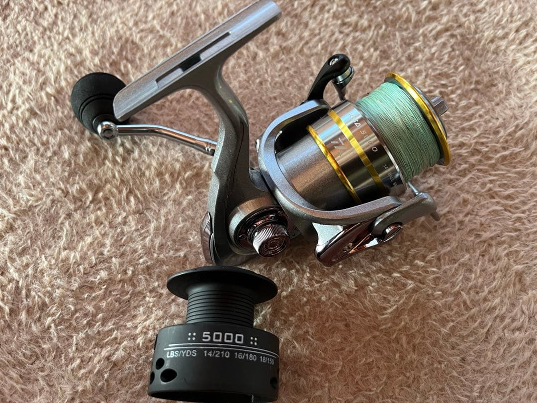 スピニングリール 5000番 未使用品 ライン 予備スプール 付き