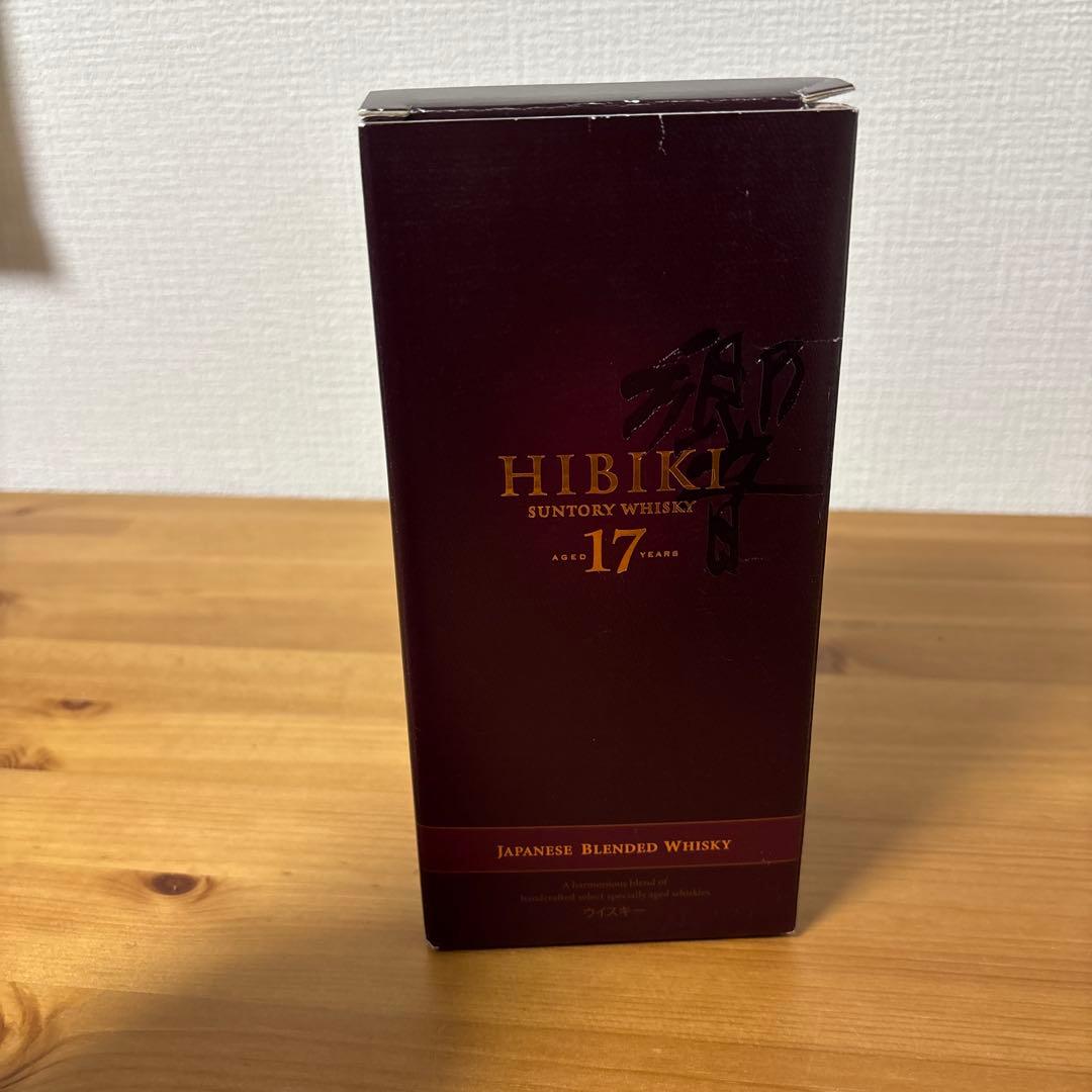 サントリーウイスキー　響17年　箱付　未開栓　終売品 ❺
