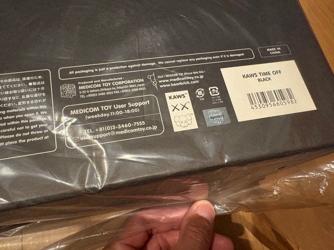 新品未使用 KAWS TIME OFF black