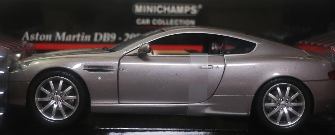 希少 ミニチャンプス製　アストン・マーチンDB9　1/18 　中古品
