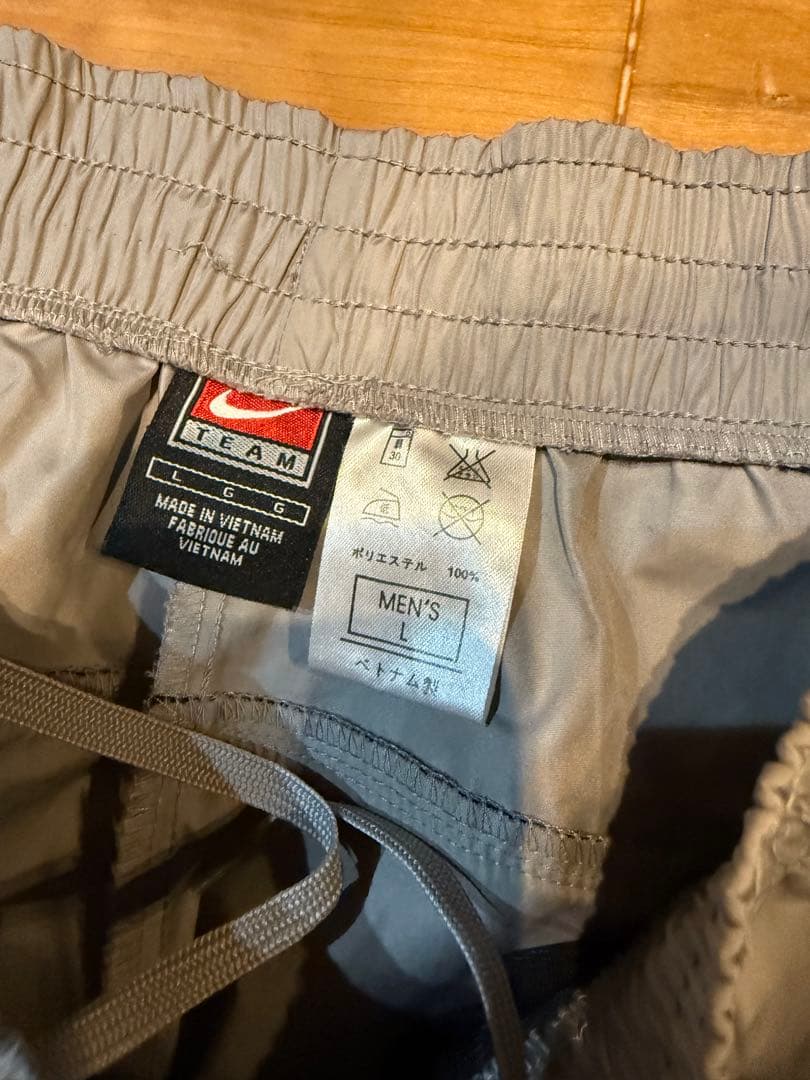 新品同様　サッカー　ナイキ　NIKEナイロン ピステ 上下セット　Lサイズ