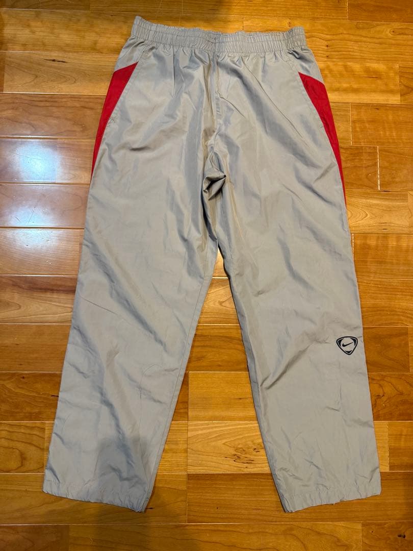 新品同様　サッカー　ナイキ　NIKEナイロン ピステ 上下セット　Lサイズ