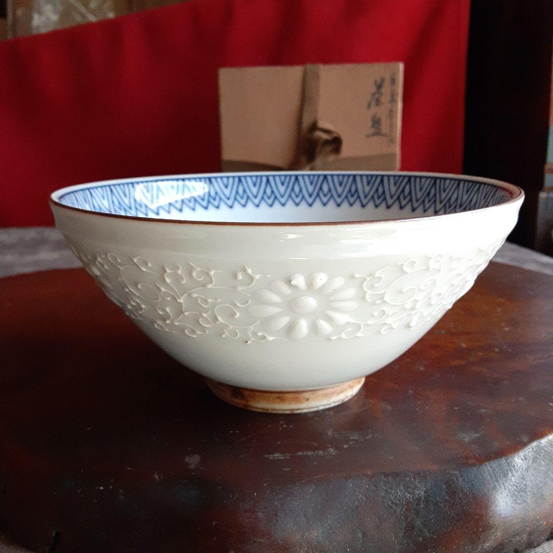 河本礫亭　抹茶茶碗　白盛唐草菊 S