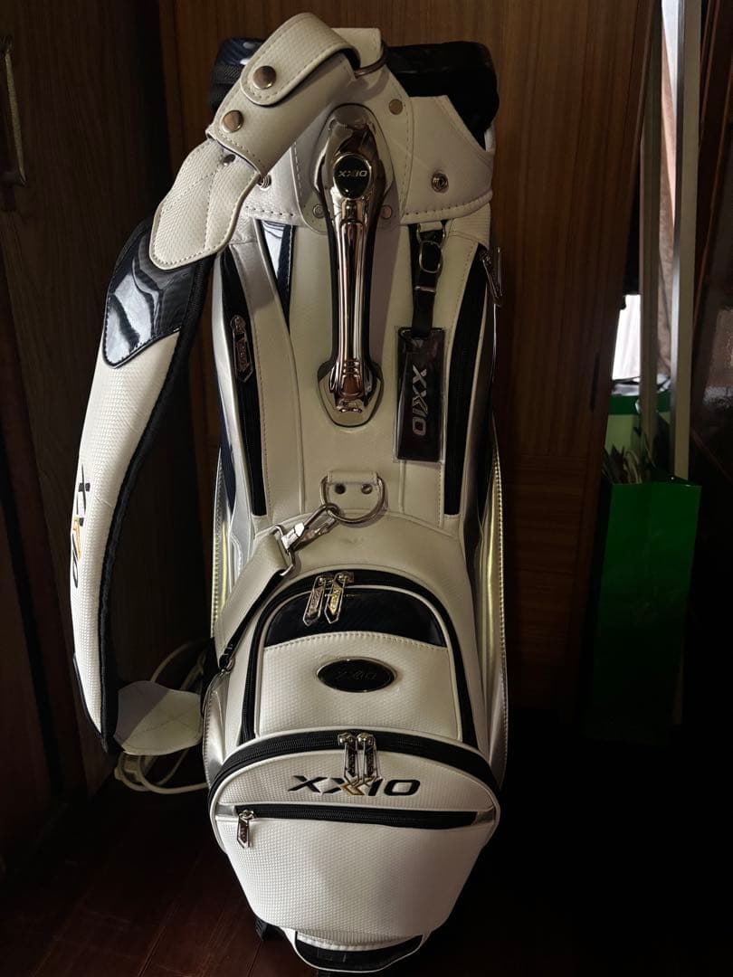 XXIO ゼクシオ　キャディバッグ　ホワイト/ネイビー　5分割