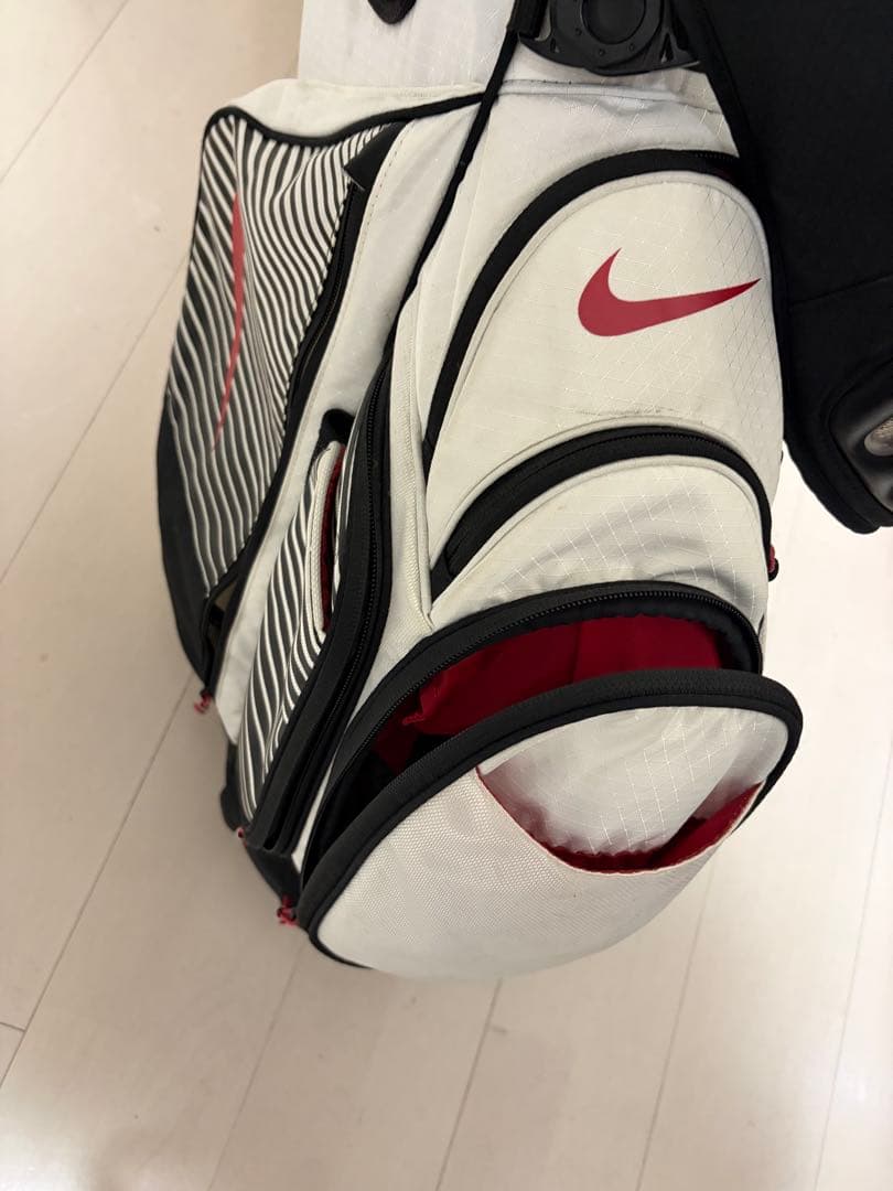 値下げ！！即配送！！！Nike キャディバッグ ホワイト/ブラック/レッド