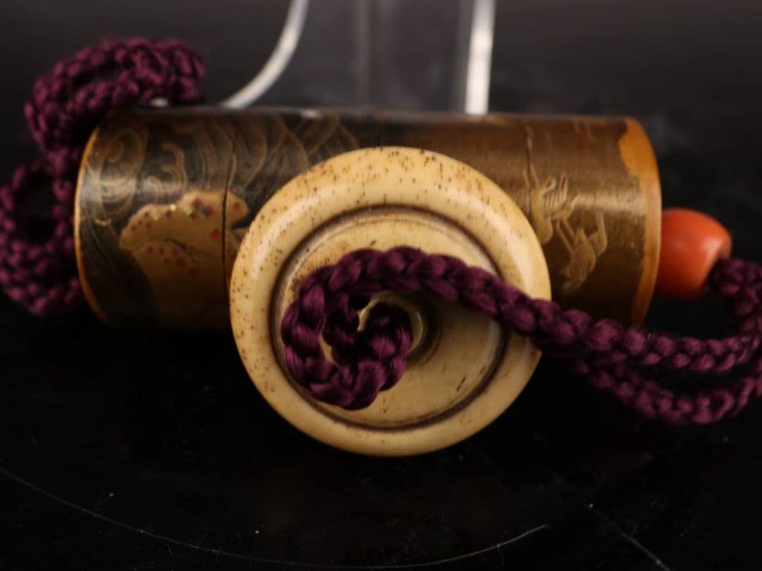 A114 【丸印籠】 金彩蒔絵 浪千鳥紋 内梨地 根付 時代のダメージあり