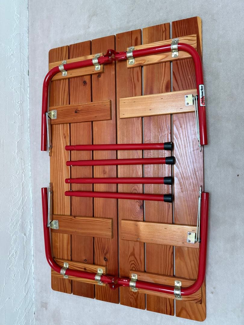 castelmerlino 2段階調整可能キャンプテーブル 赤