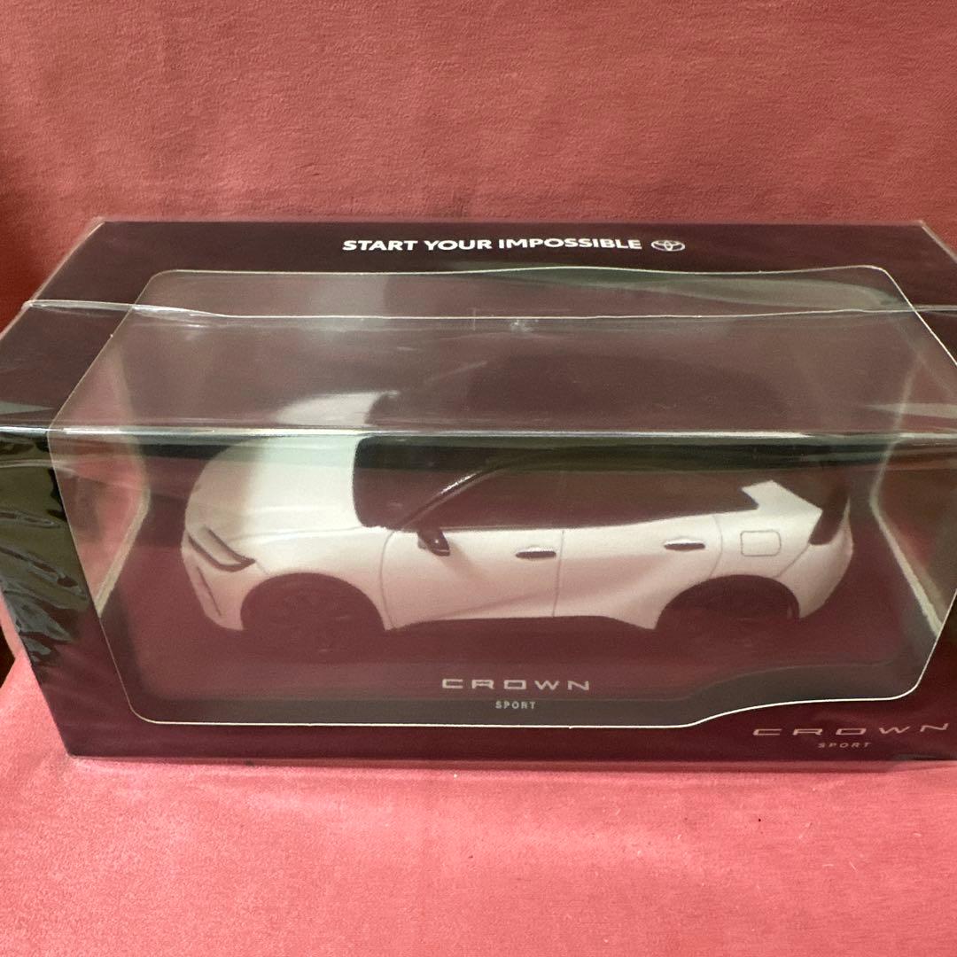 クラウンスポーツ 1/30 ミニカー 白黒 2トーン