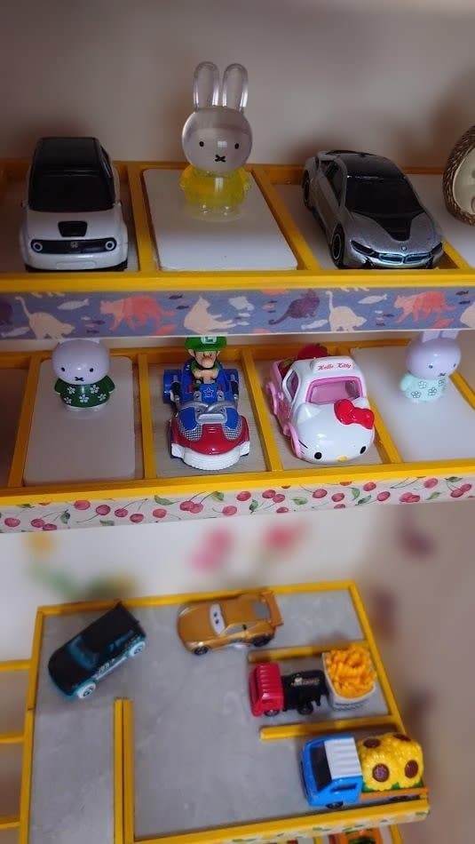 トミカ木製手作り駐車場（ビッグイエロ－）BY02