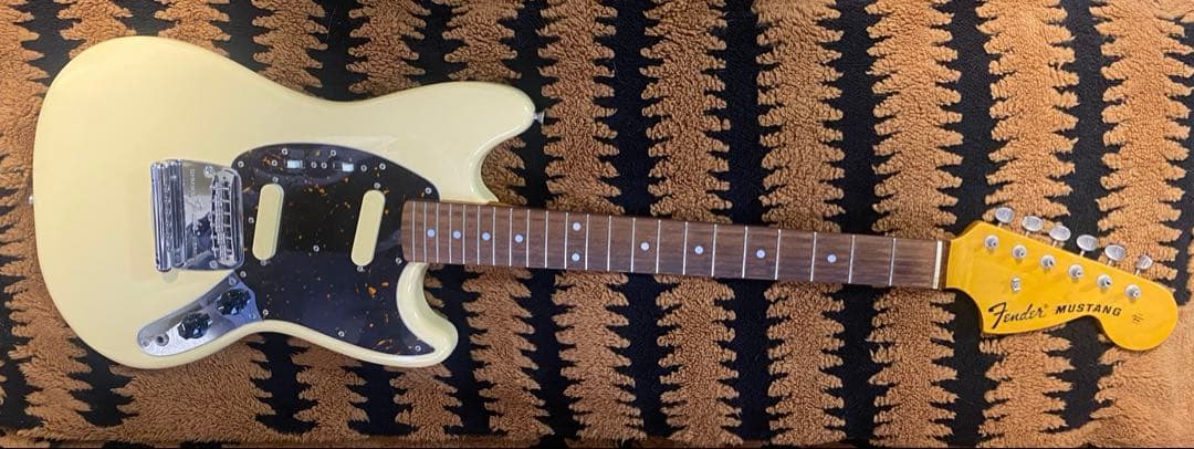 Fender Japan mustang アイボリー