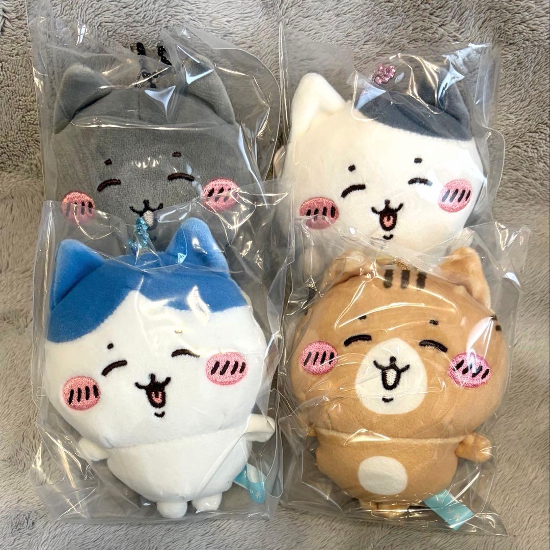 ちいかわ　ハチワレとごきげんななかまマスコット4個セット