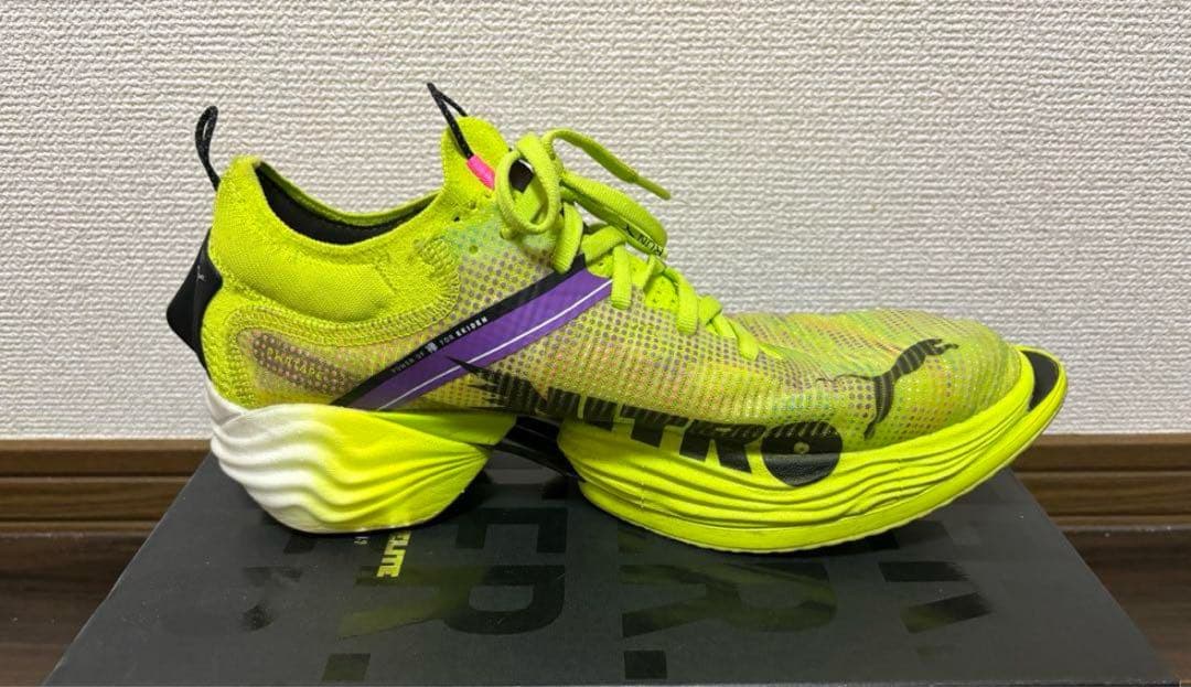 PUMAランニングシューズ　FAST-R 27.5cm