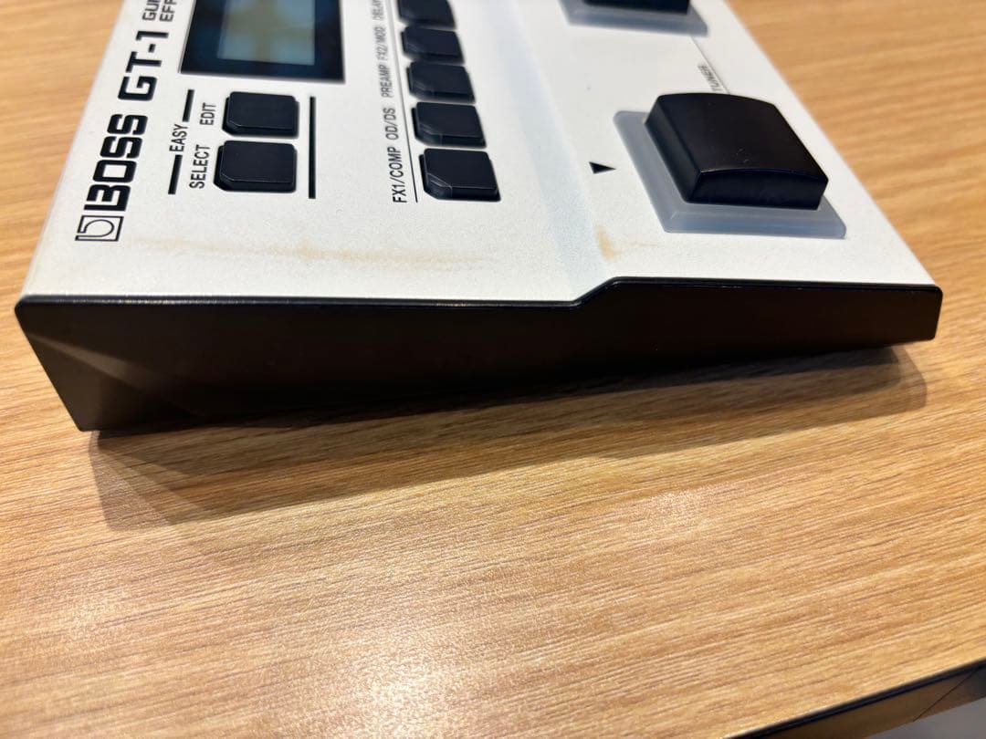 BOSS GT-1 ホワイト 限定カラー　ボス　マルチ•エフェクター