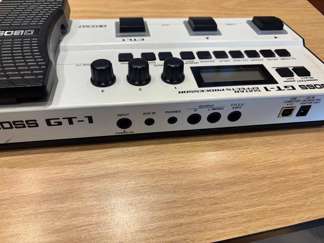 BOSS GT-1 ホワイト 限定カラー　ボス　マルチ•エフェクター