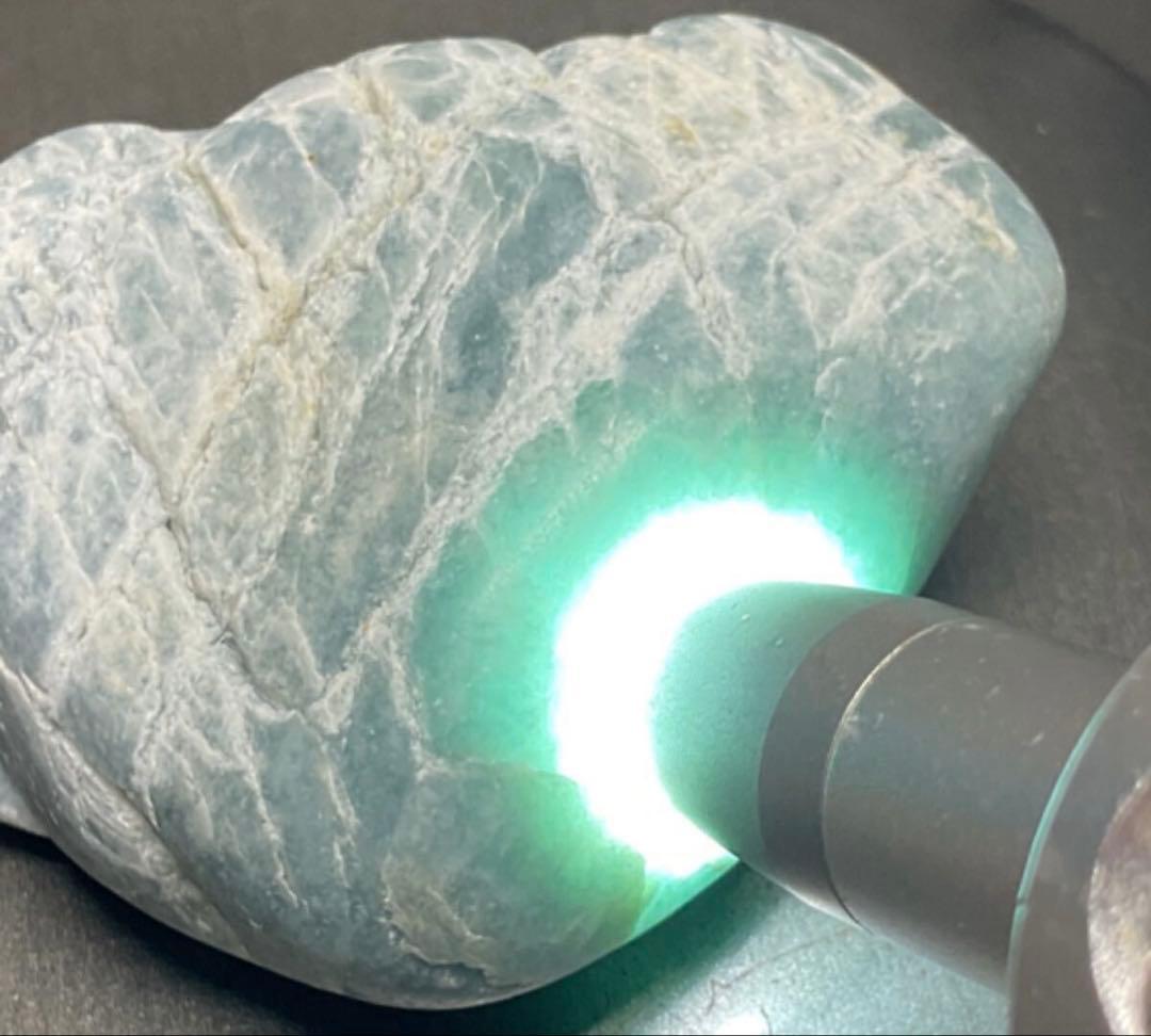 濃い水色　糸魚川翡翠66g ヒスイ　ひすい