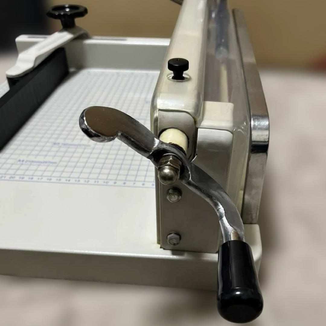 ペーパーカッター　858A4 裁断機