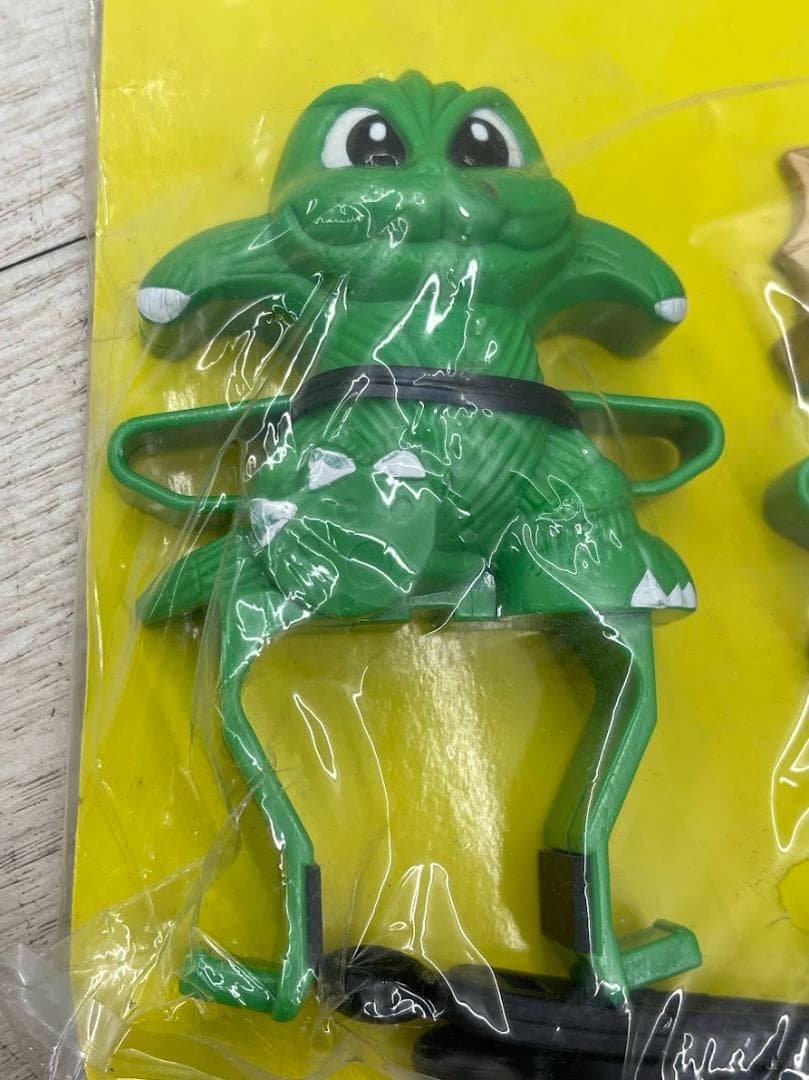 新品 バンダイ ゲレンデヒーローシリーズ ゴジラバンド スキー＆ストック結束具