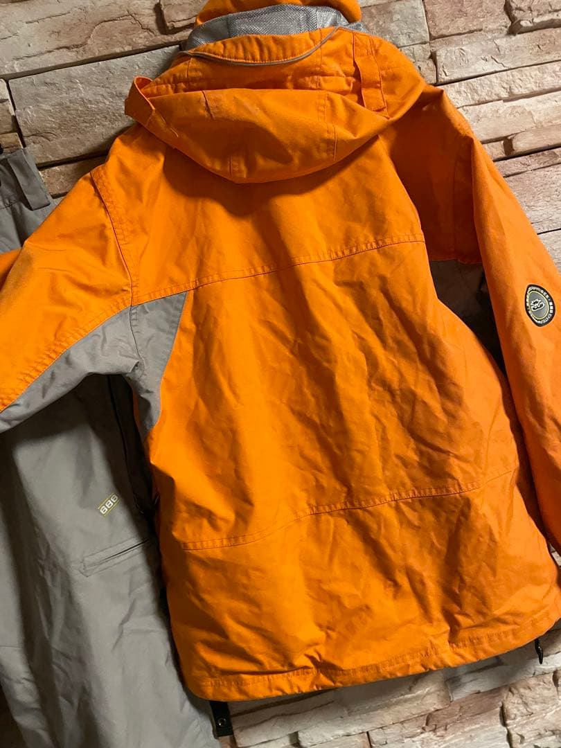 686 シックスエイトシックス　スノーボードウェア スキーウェア