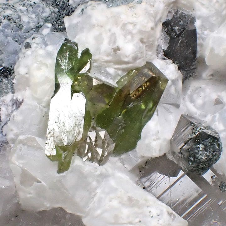 【パキスタン/バルチスタン産】スフェーン原石