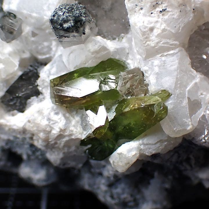 【パキスタン/バルチスタン産】スフェーン原石