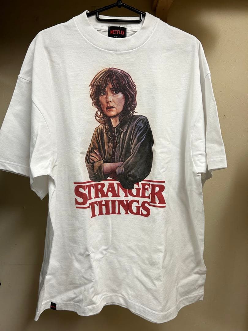 ストレンジャー・シングス ジョイスTシャツ