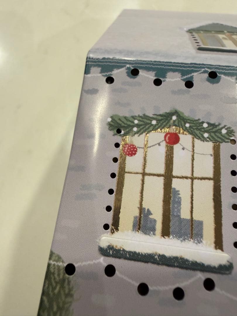 M&S 2025年 クリスマス限定 ハウス型ライトアップ缶　クッキー