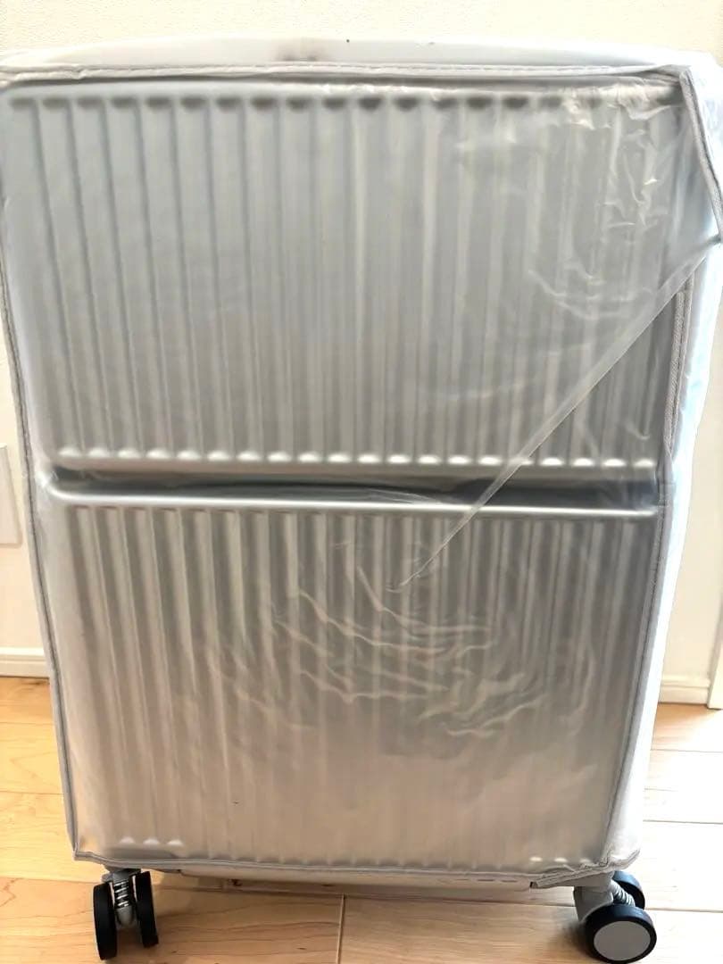 ラスト1点 スーツケースTSAロックMサイズ65Lシルバー