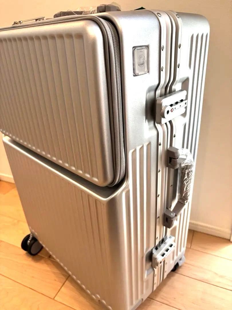 ラスト1点 スーツケースTSAロックMサイズ65Lシルバー