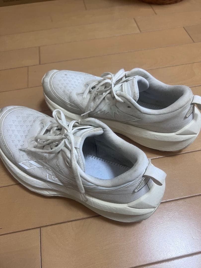 アシックス　トレランシューズ トラブーコマックス　白　　26せんち