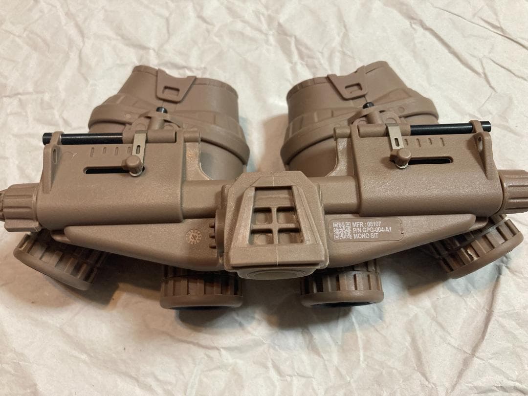 訳有値引【発光モデル】GPNVG-18 4眼ナイトビジョンゴーグル ダミー DE