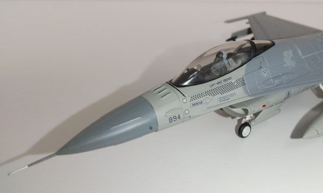 【80年終戦記念】F-16 CM Fighting Falcon ホビーマスター
