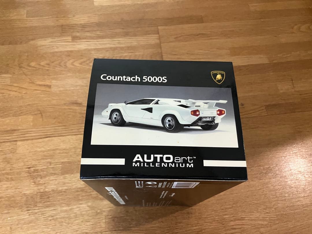 未開封 1/18 Lamborghini Countach 5000S ホワイト
