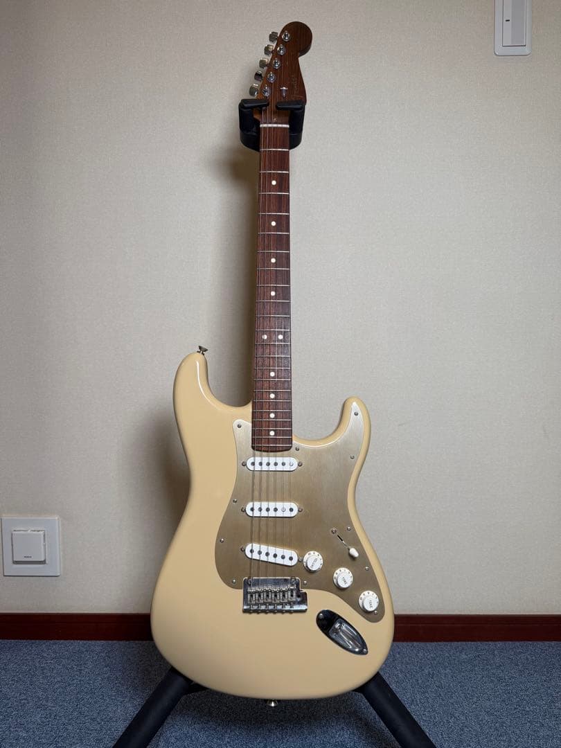 Fender 限定ストラト希少 ! 限定ローズネックモデル