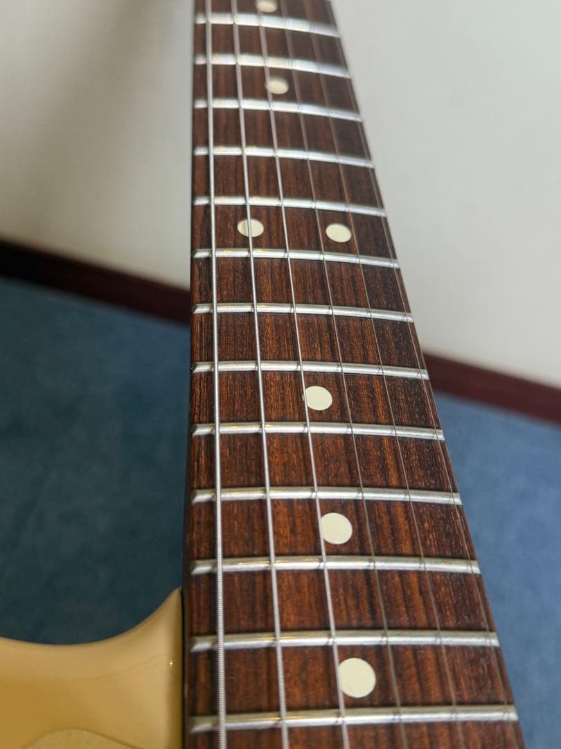 Fender 限定ストラト希少 ! 限定ローズネックモデル