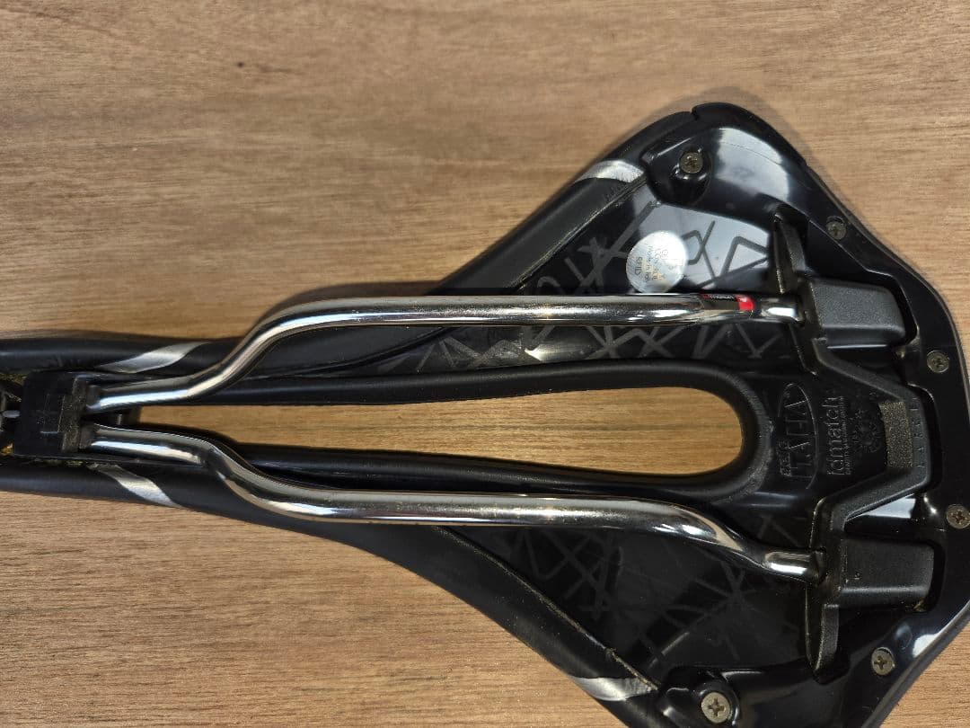 nicoselle italia Novus サドル