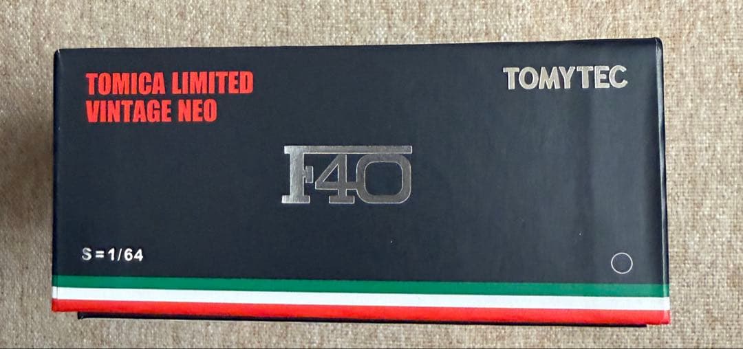 トミカリミテッドビンテージネオ F40 ブラック　1/64